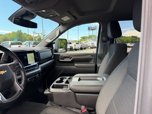 Used 2025 Chevrolet Silverado 2500 LT w/ Convenience Package AWD/4WD image 13