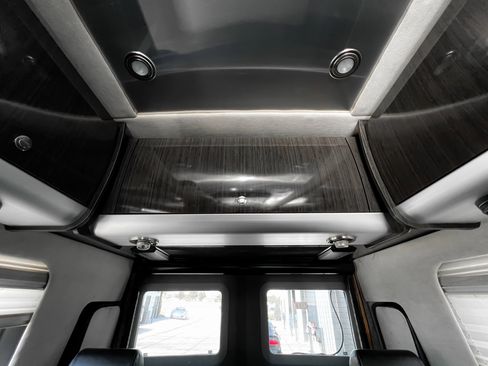 Used 2015 Mercedes-Benz Sprinter 3500 image 40