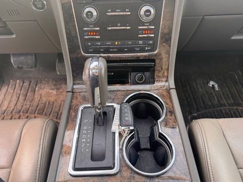 Used 2015 Lincoln Navigator L 4WD image 17