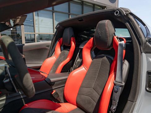 Used 2024 Chevrolet Corvette Stingray Preferred Cpe w/ Z51 Performance Package RWD image 16