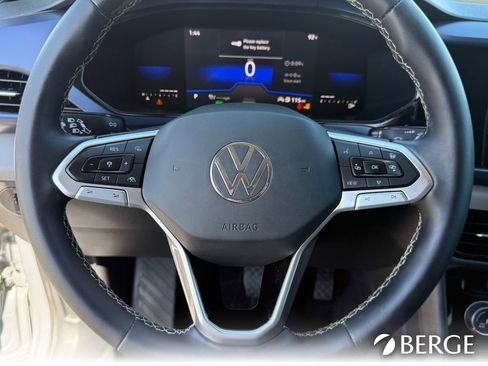 Used 2023 Volkswagen Taos SE image 15