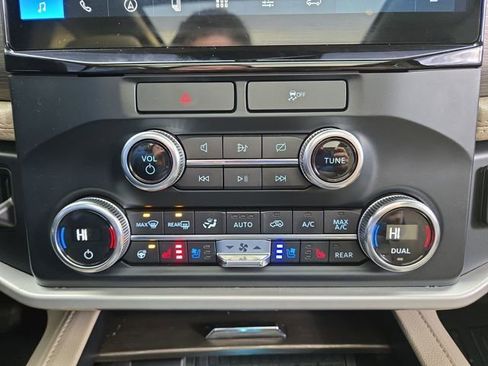 Used 2022 Ford Expedition Limited image 24