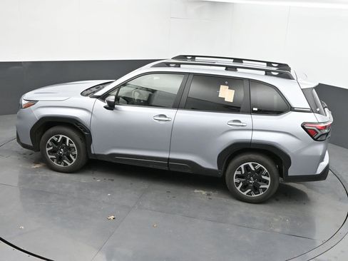 Used 2025 Subaru Forester Premium AWD/4WD image 17