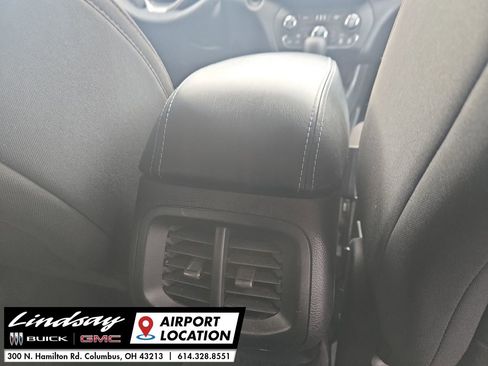 Used 2019 Jeep Cherokee Latitude w/ Cold Weather Group image 20