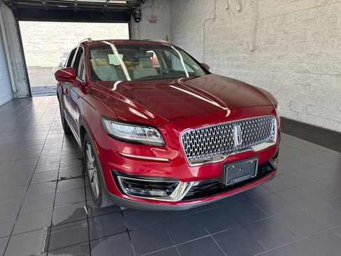 Used 2019 Lincoln Nautilus Select AWD/4WD image 2