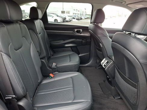 Used 2022 Kia Sorento S image 15
