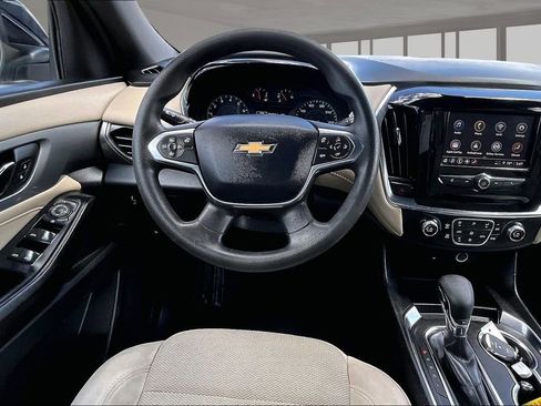Used 2023 Chevrolet Traverse LS FWD image 6