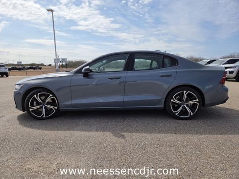 Used 2024 Volvo S60 B5 Core image 4