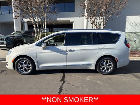 Used 2017 Chrysler Pacifica Limited w/ Advanced Safetytec Group image 2
