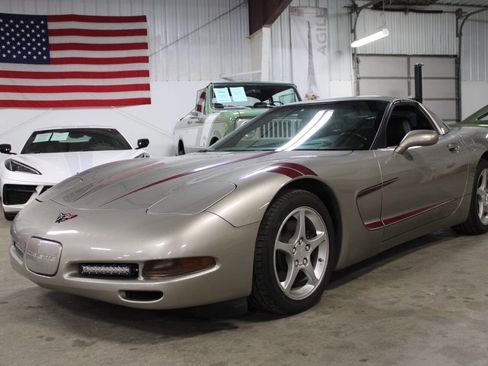 Used 2001 Chevrolet Corvette Coupe w/ Preferred Equipment Group2 image 1