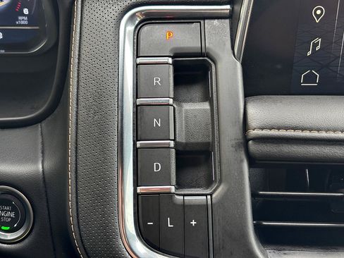 Used 2024 GMC Yukon XL AT4 w/ Technology Package AWD/4WD image 31