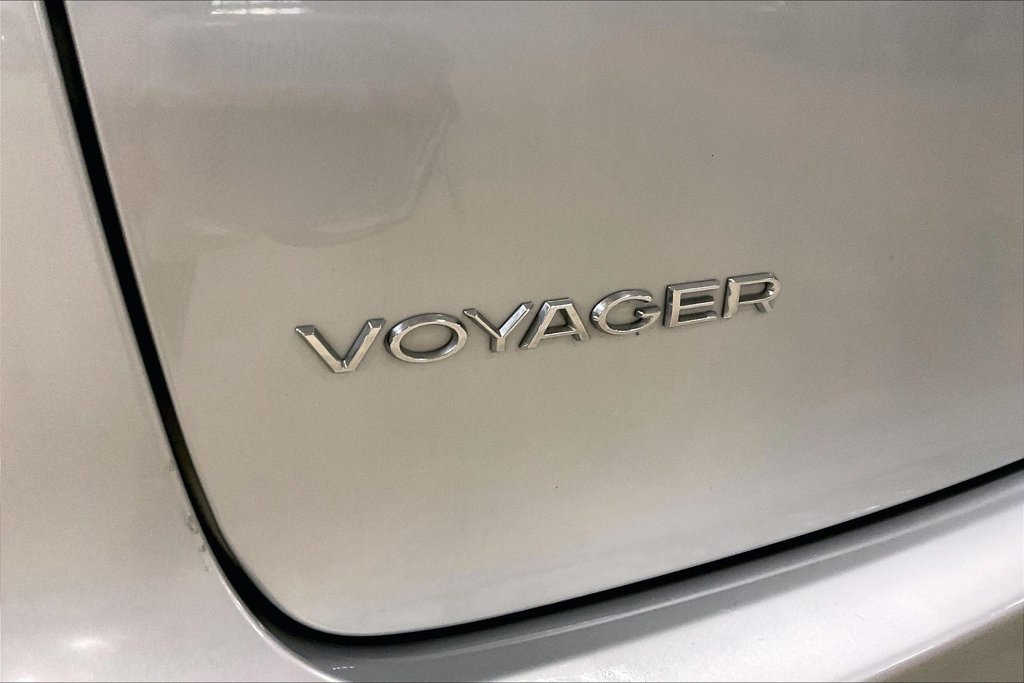 Used 2024 Chrysler Voyager LX FWD image 8