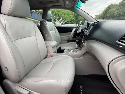 Used 2013 Toyota Highlander SE image 21