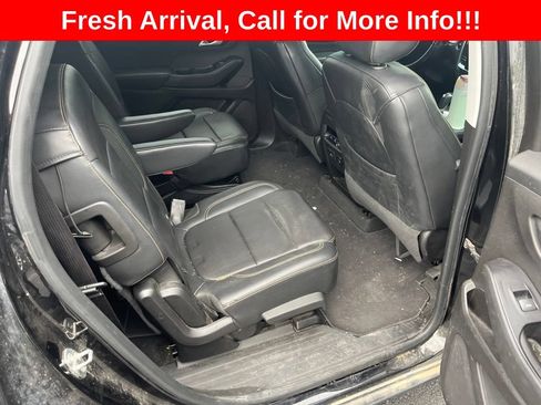 Used 2018 Chevrolet Traverse LT w/ LPO, Black Accent Package AWD/4WD image 18