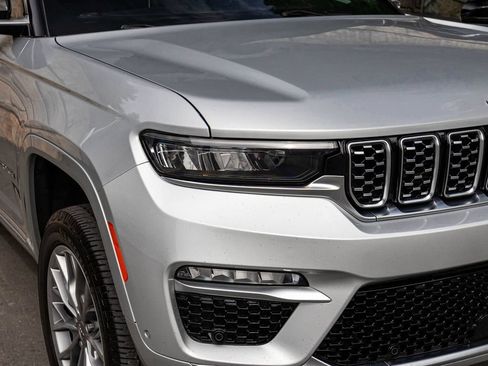 Used 2023 Jeep Grand Cherokee Summit AWD/4WD image 36