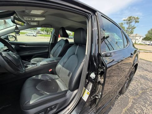 Used 2023 Toyota Camry XSE FWD image 12