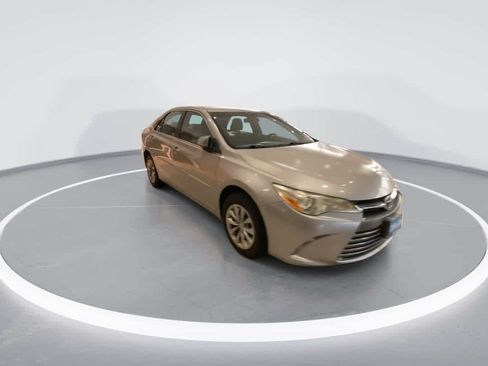 Used 2016 Toyota Camry LE FWD image 2