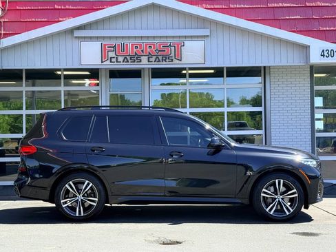 Used 2022 BMW X7 xDrive40i w/ M Sport Package AWD/4WD image 2