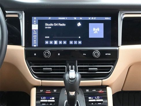 Used 2022 Porsche Macan image 28