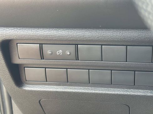 Used 2023 Mitsubishi Outlander SE FWD image 30