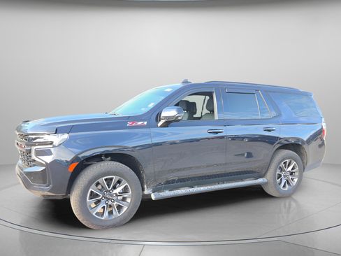 Used 2024 Chevrolet Tahoe Z71 w/ Luxury Package image 2