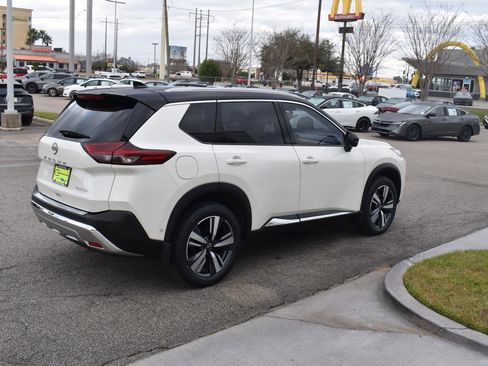 Certified 2023 Nissan Rogue Platinum w/ Platinum Premium Package image 12