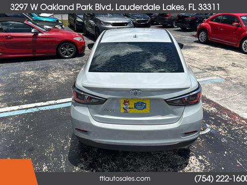 Used 2019 Toyota Yaris LE FWD image 9