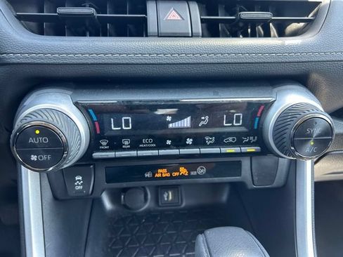 Used 2025 Toyota RAV4 XLE AWD/4WD image 16