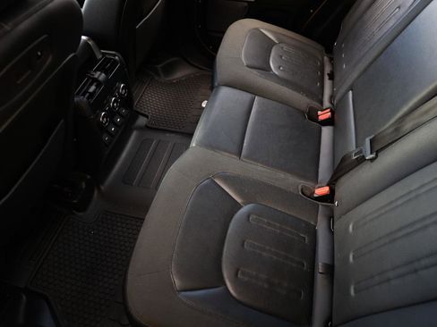 Used 2020 Land Rover Defender 110 First Edition image 11