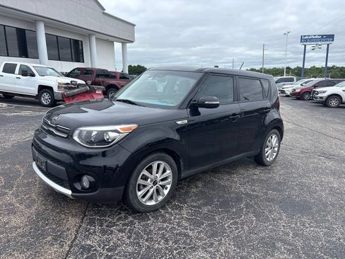 Used 2017 Kia Soul + w/ Primo Package FWD image 3