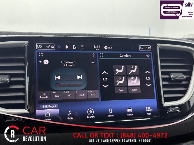 Used 2023 Chrysler Pacifica Touring-L FWD image 26