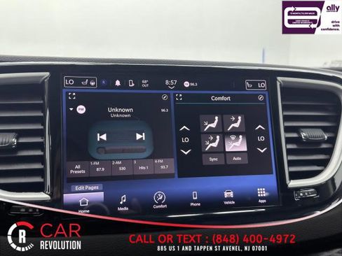 Used 2023 Chrysler Pacifica Touring-L FWD image 26