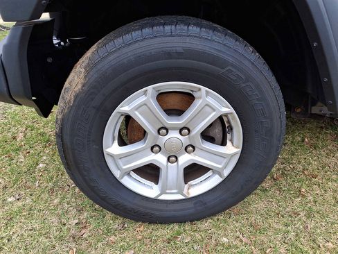 Used 2018 Jeep Wrangler Unlimited Sport S image 9