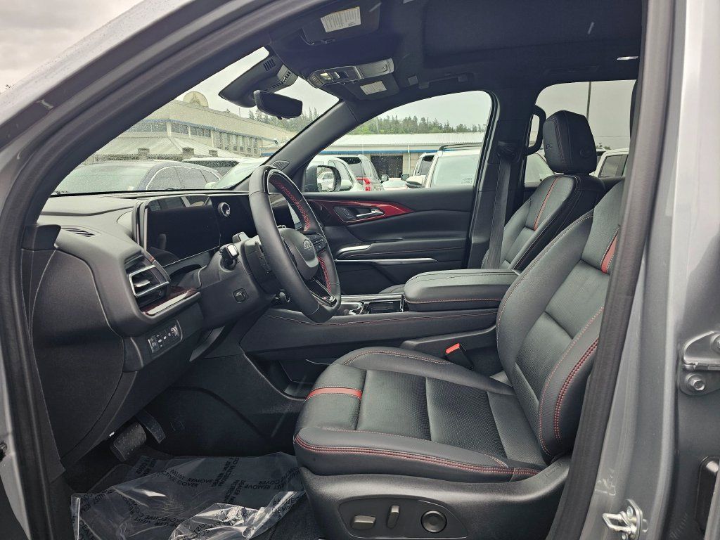 Used 2024 Chevrolet Traverse RS AWD/4WD image 26