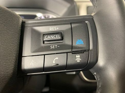 Used 2025 Nissan Rogue SV AWD/4WD image 29