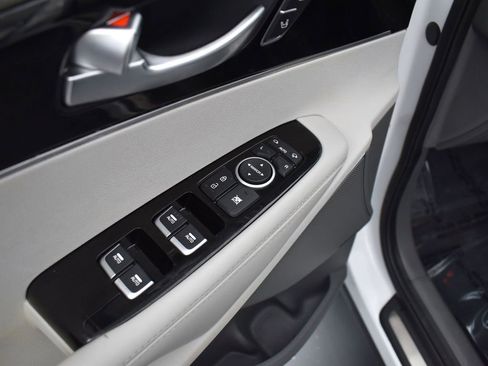 Certified 2020 Kia Sorento SX image 10