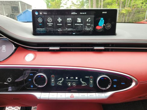 Used 2025 Genesis GV70 3.5T Sport w/ Sport Advanced Package AWD/4WD image 9