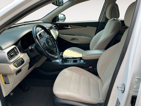 Used 2016 Kia Sorento AWD w/ LX Convenience Package image 9
