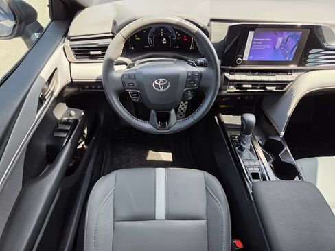Used 2025 Toyota Camry SE FWD image 13