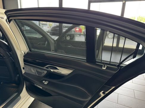 Used 2018 BMW 750i xDrive AWD/4WD image 23