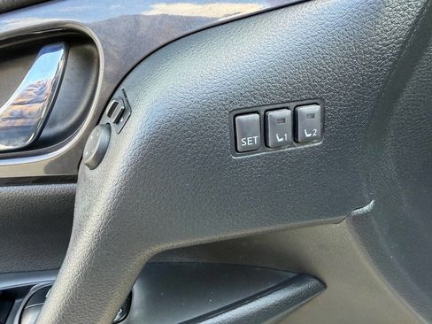 Used 2019 Nissan Rogue SV w/ Sun & Sound Touring Package image 22