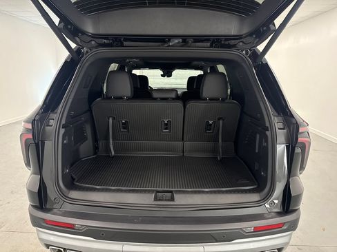 New 2026 Chevrolet Traverse Z71 w/ Enhanced Driving Package AWD/4WD image 8