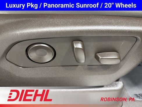 Used 2023 Chevrolet Tahoe LT w/ Luxury Package AWD/4WD image 18