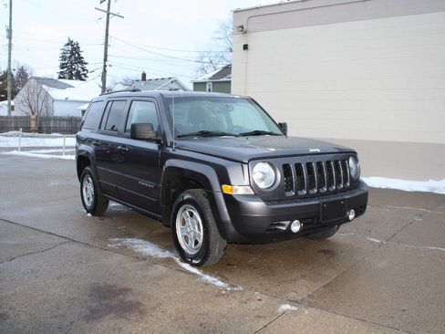 Used 2017 Jeep Patriot Sport w/ Power Value Group image 4