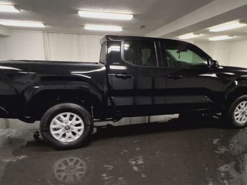 Used 2025 Toyota Tacoma SR5 image 9
