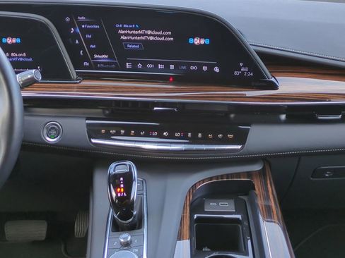 Certified 2024 Cadillac Escalade ESV Premium Luxury w/ Performance Package image 18