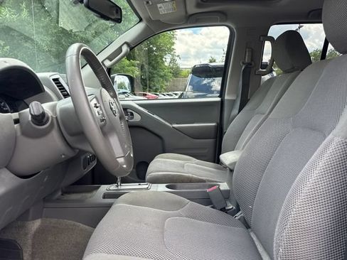 Used 2017 Nissan Frontier SV w/ SV Value Truck Package RWD image 12