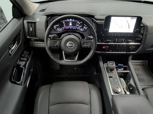 Used 2025 Nissan Pathfinder SL w/ Lighting Package (N92) AWD/4WD image 13
