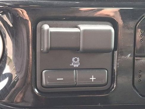 Used 2025 GMC Sierra 1500 SLT image 21