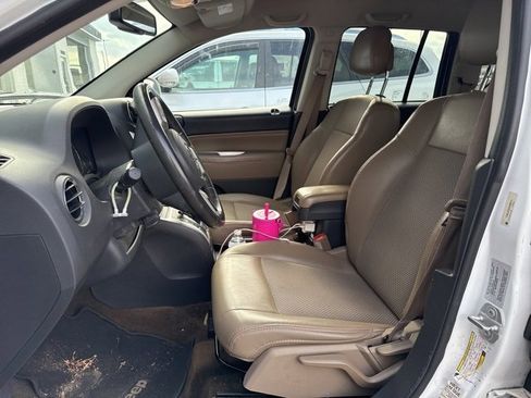 Used 2016 Jeep Compass Latitude image 15